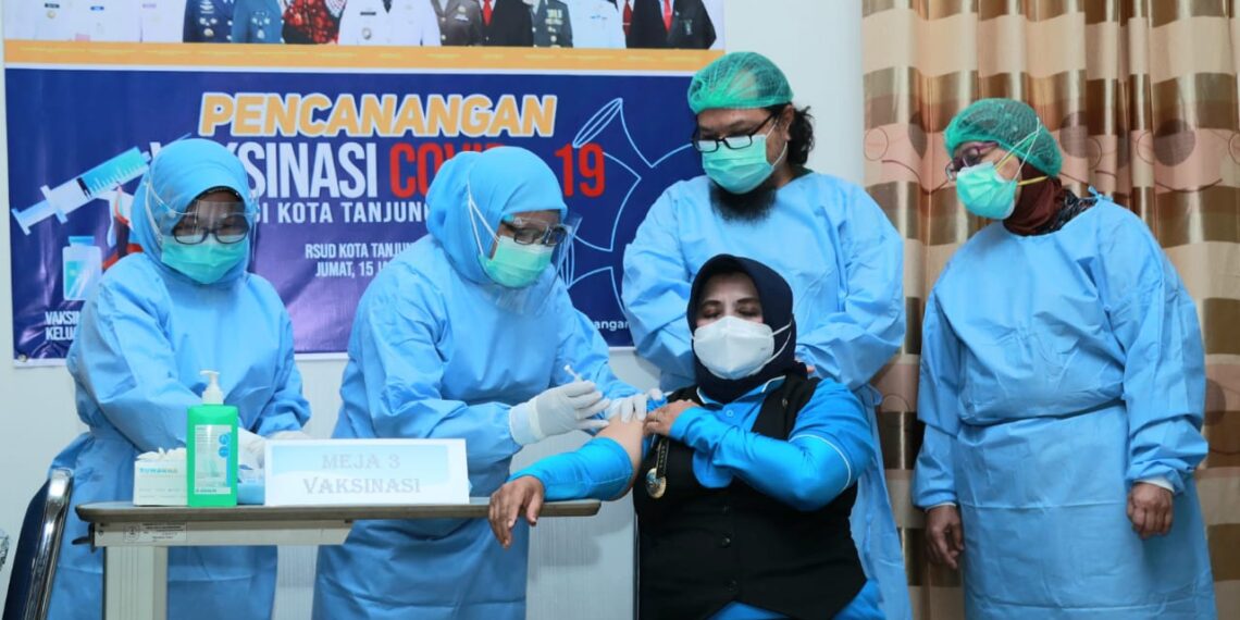 Walikota dan FKPD Pemko Tanjungpinang Jalani Vaksinasi Covid-19
