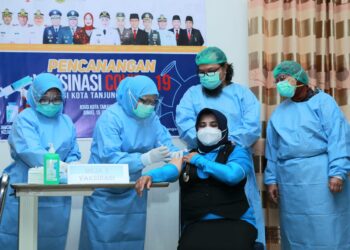Walikota dan FKPD Pemko Tanjungpinang Jalani Vaksinasi Covid-19