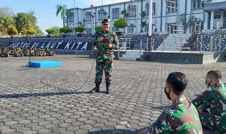 Prajurit dan PNS Lantamal IV Terima Sosialisasi Buku Saku ZI Menuju WBK dan WBBM