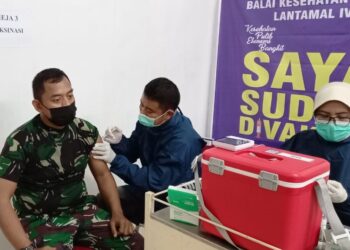 Prajurit Lantamal IV Semarakkan Serbuan Vaksin TNI