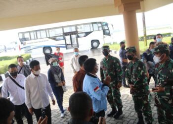 Danlantamal IV Sambut Kedatangan Menkominfo RI di Bandara Hang Nadim