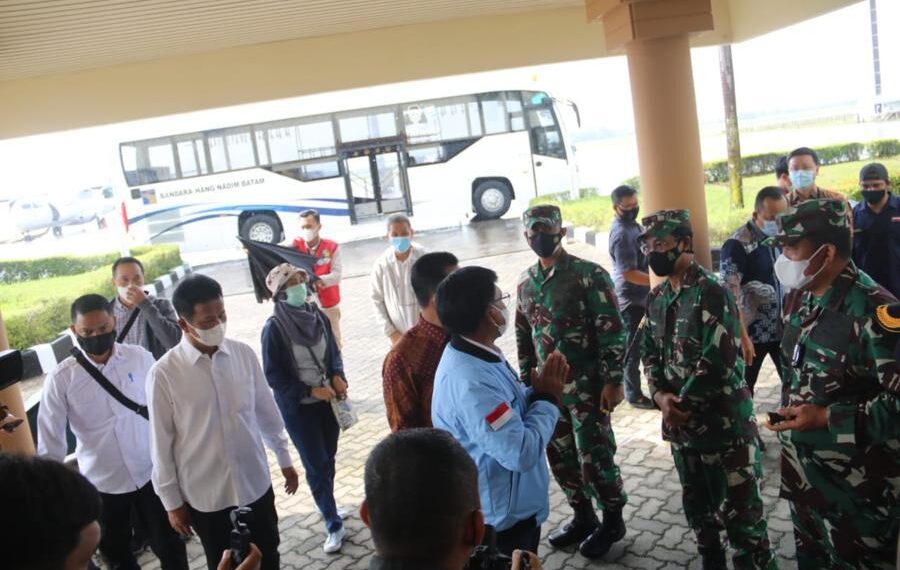 Danlantamal IV Sambut Kedatangan Menkominfo RI di Bandara Hang Nadim
