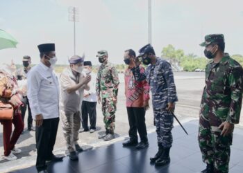 Danlantamal IV Sambut Kedatangan Menteri PPN RI di Bandara RHF