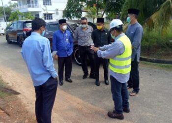 Fasum dan Rumah Rusak Karena Ulah Kontraktor, Hendra Jaya Tinjau Lokasi dan Beri Mediasi