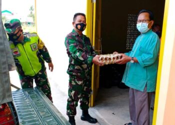 Bantuan Sembako Disalurkan Koramil 02/0315 Bintan pada 53 KK yang Isolasi Mandiri