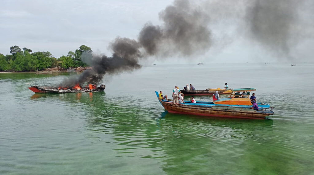 Viral, Wabup Lingga Ikut Bantu Evakuasi Korban Speedboat Terbakar, Ini Keterangan Sumber