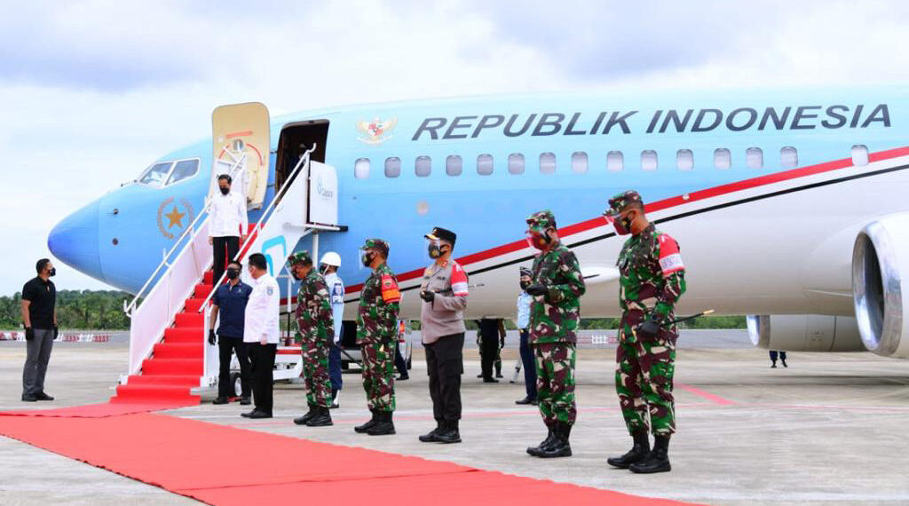 Danlantamal IV Sambut Kedatangan Presiden di Bandara RHF