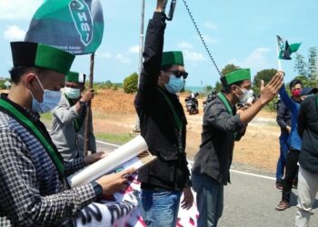 Aksi unjuk rasa HMI cabang Tanjungpinang-Bintan