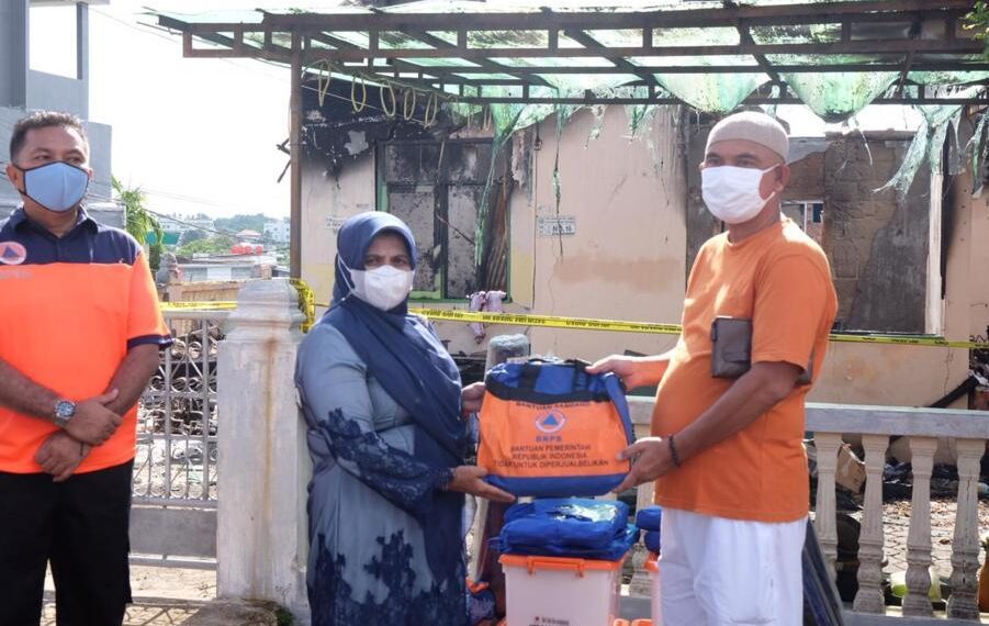 Korban Rumah Terbakar di Seijang Dapat Bantuan dari Wali Kota