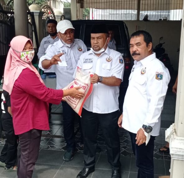 DPD IKM Jakarta Selatan Gelar Bansos Berbagi Beras