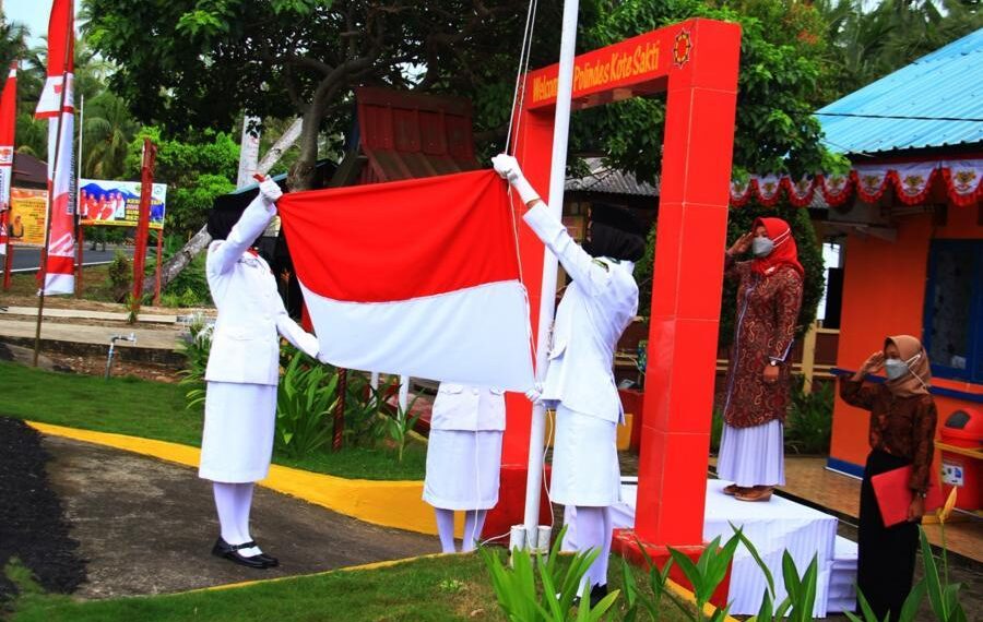 Turut Meriahkan HUT RI ke-76, Polindes Kote Sakti Gelar Upacara dan Pembagian Bendera Merah-putih