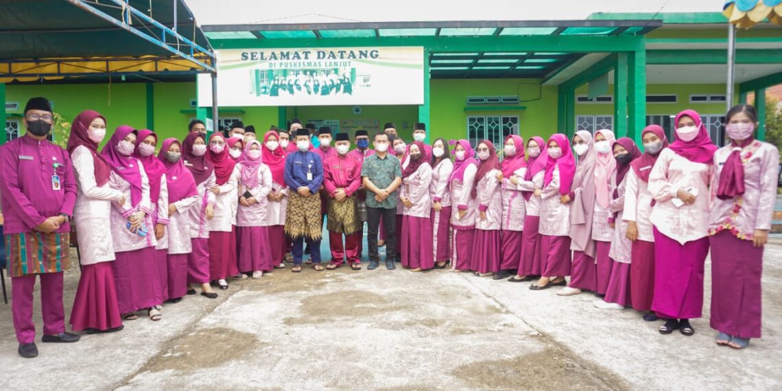 Pemkab Lingga Serahkan Ambulans Ke Puskesmas Resan dan Lanjut