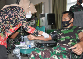 Satuan Jajaran Korem 033/WP Gelar Donor Darah Jelang HUT ke-76 TNI