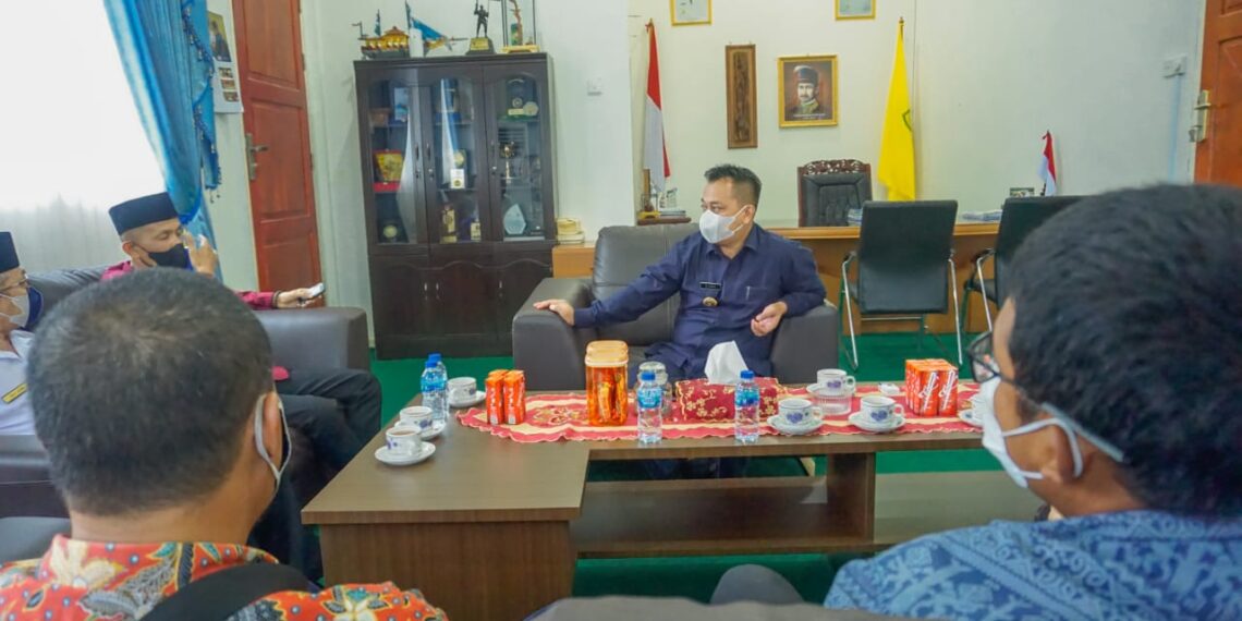 Temui Bupati, Arkeolog Sumatra Utara Akan Serahkan Perahu Cagar Budaya