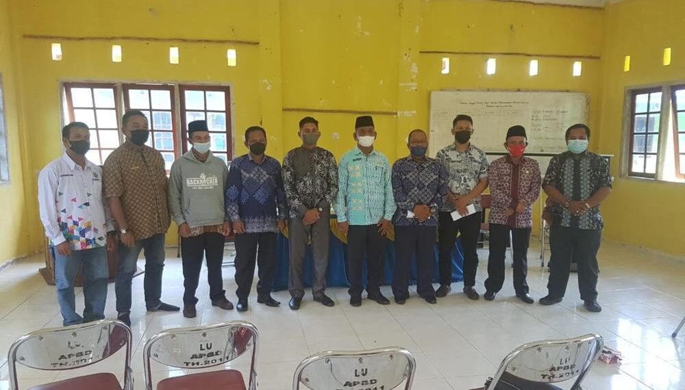 Camat Rapat Koordinasi dengan Kades se-Kecamatan Lingga Utara