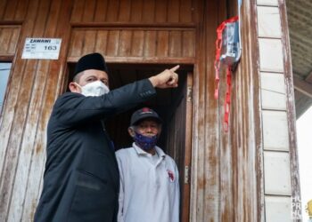 Gubernur Kepri Resmikan “Listrik Masuk Desa” untuk Dua Dusun di Natuna