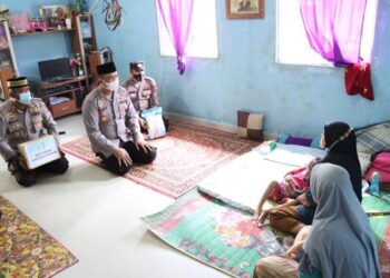 Jumat Berkah, Polres Karimun Bantu Anak Pengidap Kanker