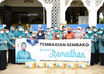 Ketua TP-PKK Kepri Bagi Sembako Ramadhan Rutin 3 Lokasi
