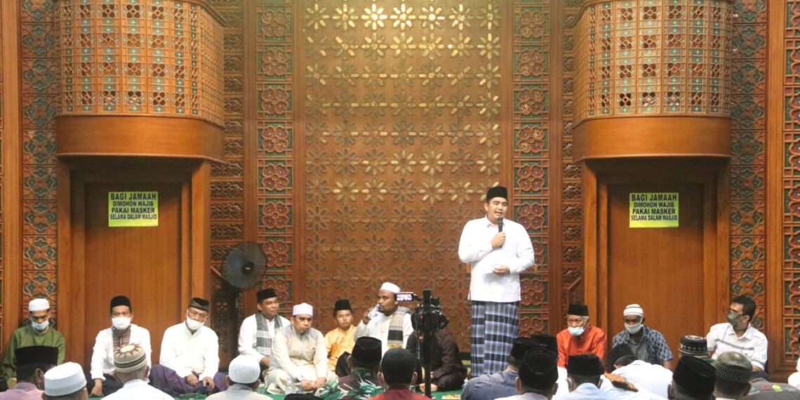 Roby Ajak Warga Makmurkan Masjid Saat Peringati Nuzulul Quran di Masjid Baitul Makmur