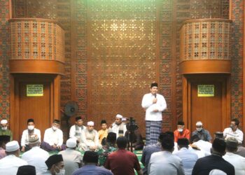 Roby Ajak Warga Makmurkan Masjid Saat Peringati Nuzulul Quran di Masjid Baitul Makmur