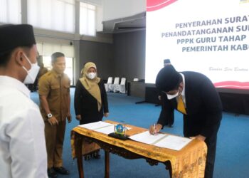 Serahkan SK PPPK Guru, Roby: Ini Amanah dan bukan Tugas Ringan