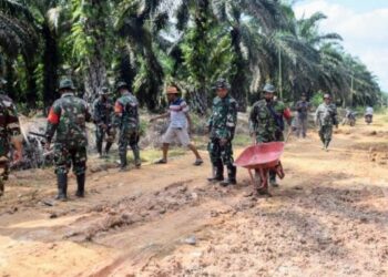 Jaga Kualitas dan Kuantitas Semenisasi Jalan Pada TMMD Ke 113, Dan SSK: Harus Teliti Dalam Bekerja