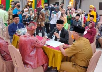 Sepuluh Pasangan Nikah Massal, Wako Rahma: Sudah Dapat Legalitas dan Buku Nikah