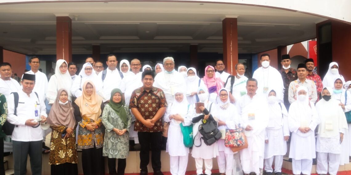 Roby Sampaikan Do’a di Hari Terakhir Pembekalan Jemaah Haji Bintan