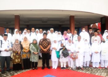 Roby Sampaikan Do’a di Hari Terakhir Pembekalan Jemaah Haji Bintan