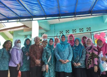 Ketua TP PKK Kepri Kunjungi Posyandu Dahlia Indah Barek Motor Kijang