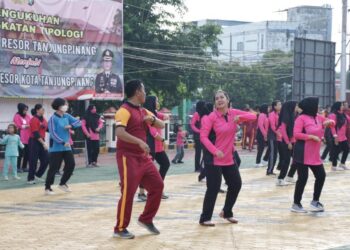 Sambut HUT Bhayangkara ke-76, Personel Polresta Tanjungpinang Olahraga Bersama Bhayangkari