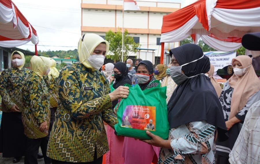 Ketua IAD Wilayah Kepri Dea Gerry Yasid Beri Bantuan Sembako ke Panti Jompo dan Panti Asuhan