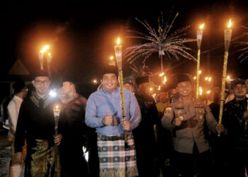 Semarak Berkah, Pawai Obor Roby Bersama Masyarakat Sambut 1 Muharam 1444 H