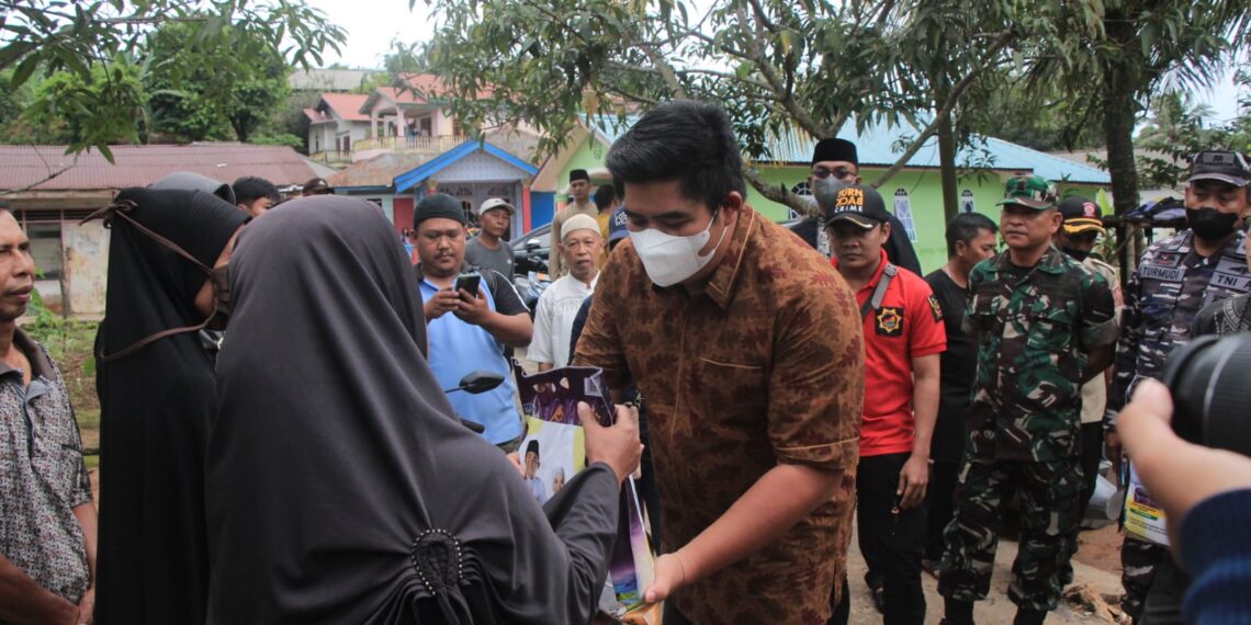 Waduk Sei Datuk Akan Dinormalisasi, Roby Tinjau Lokasi Banjir dan Bagikan Beras 