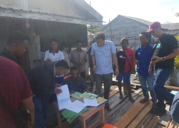 Warga Desa Tanjung Kelit Dapat Bantuan 24 Unit Sampan