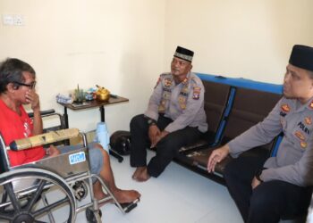 Bersama Sat Binmas, Kapolres Karimun Sambangi Masyarakat yang Butuh Bantuan