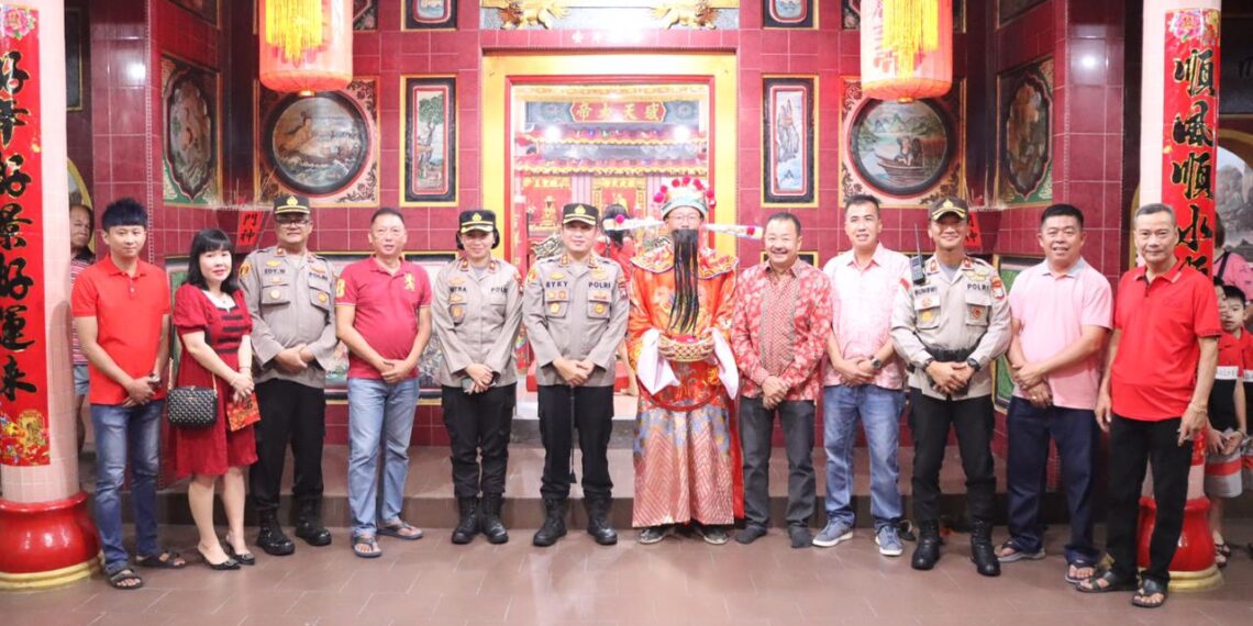 Kapolres Karimun Pimpin Patroli Saat Perayaan Tahun Baru Imlek 2023