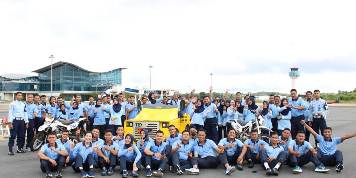 Personel Lanud RHF beserta PIA Ardhya Garini Cab 13/D I Lanud RHF Gelar Senam SKJ88 dan Jalan Santai