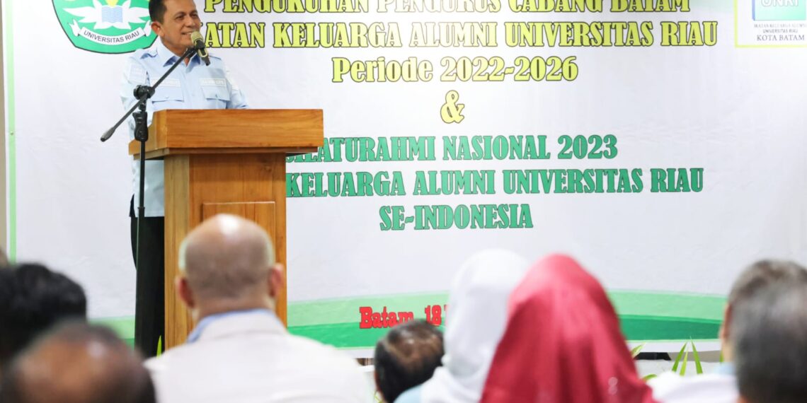 Gubernur Kepri Ansar Ahmad Hadiri Silatnas dan Pengukuhan IKA UNRI Kota Batam