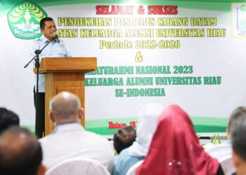 Gubernur Kepri Ansar Ahmad Hadiri Silatnas dan Pengukuhan IKA UNRI Kota Batam