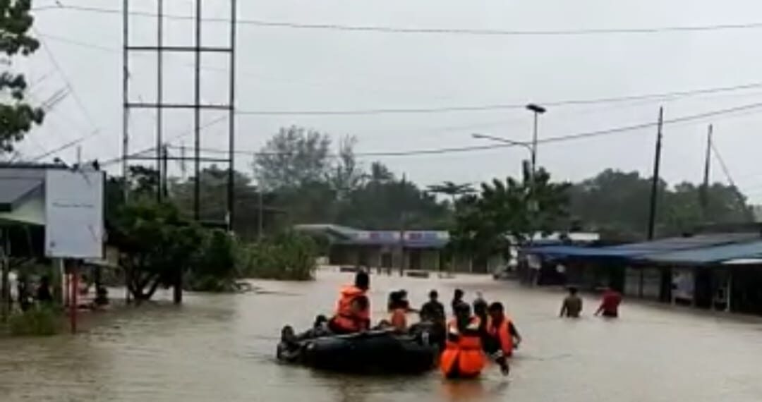 Curah Hujan Tinggi, Banjir Bandang dan Pohon Tumbang