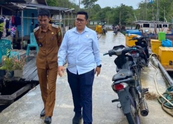 Wakil Ketua I DPRD Natuna Tinjau Pelabuhan Nelayan di Sungai Ulu