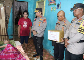 Jumat Berkah, Kapolres Karimun Ulurkan Bantuan Untuk Karim, Warga Kecamatan Moro