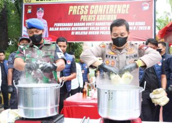 Sat Narkoba Polres Karimun Musnahkan Barang Bukti Narkoba Jenis Sabu dan Miras