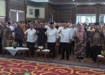 Gubernur Ansar Ahmad Salurkan Bantuan Insentif RT RW di Karimun