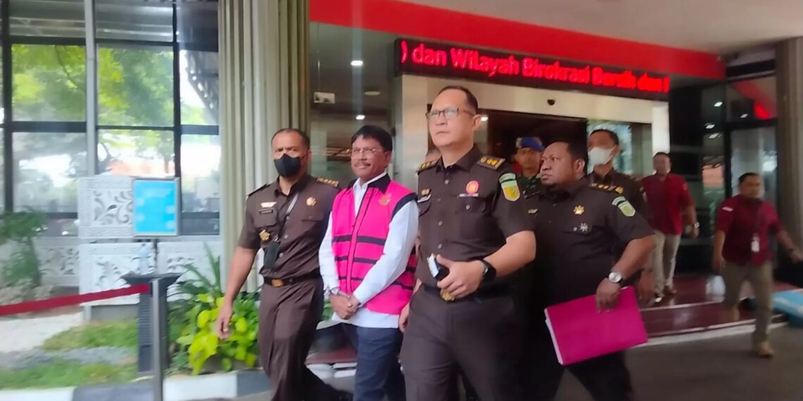 OPINI: Menkominfo Johny G Plate Tersangka Kasus BTS