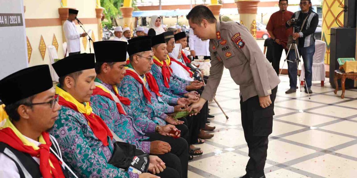 Personel Polres Karimun Amankan Pelepasan 145 JCH Karimun Tahun 1444 H/2023 M