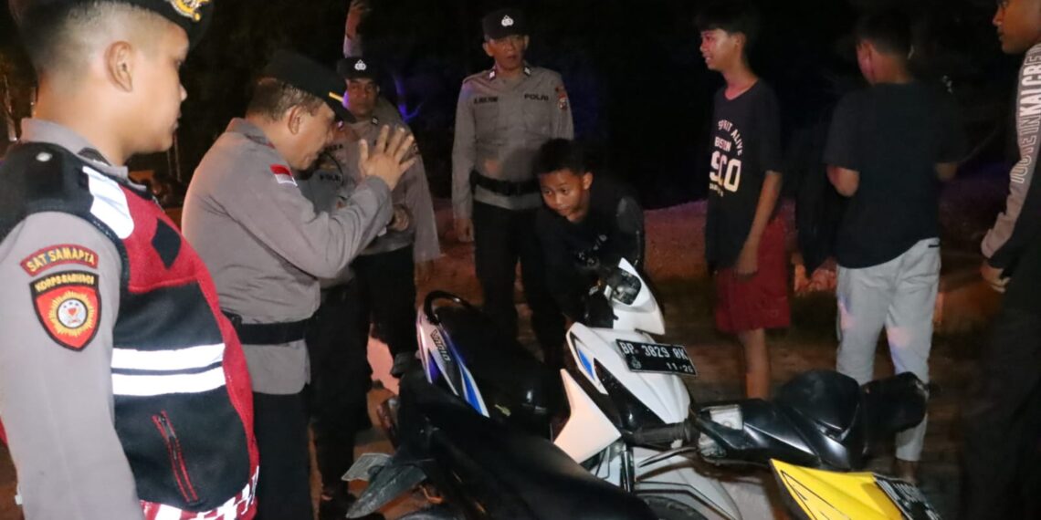 Personel Polres Karimun saat Menjalankan Ops PAMUNGKAS (Patroli Malam Gabungan Anti Kriminalitas).
