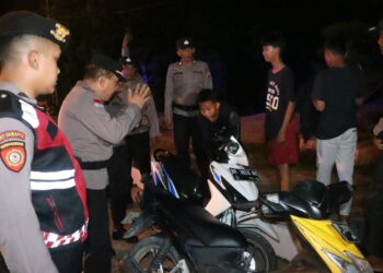 Personel Polres Karimun saat Menjalankan Ops PAMUNGKAS (Patroli Malam Gabungan Anti Kriminalitas).