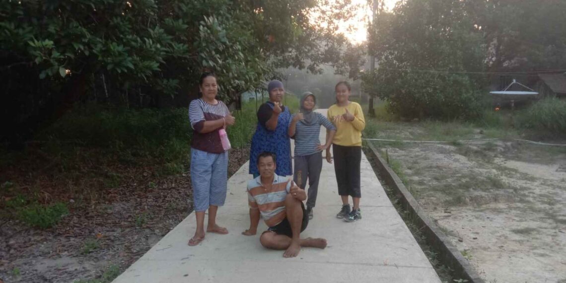 Warga Dusun 3 Sedongkol Desa Sungai Asam Kecamatan Belat Kabupaten Karimun. (Foto: Defran)